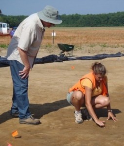 Dovetail President Kerri Barile discusses a feature with DelDOT Archaeologist Kevin Cunningham.